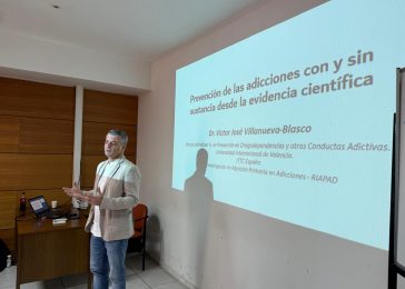 Encuentro con residentes aborda prevención de adicciones desde la evidencia científica