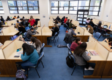 Bienestar y rendimiento: investigadores UdeC profundizan en el impacto del estrés académico en estudiantes universitarios
